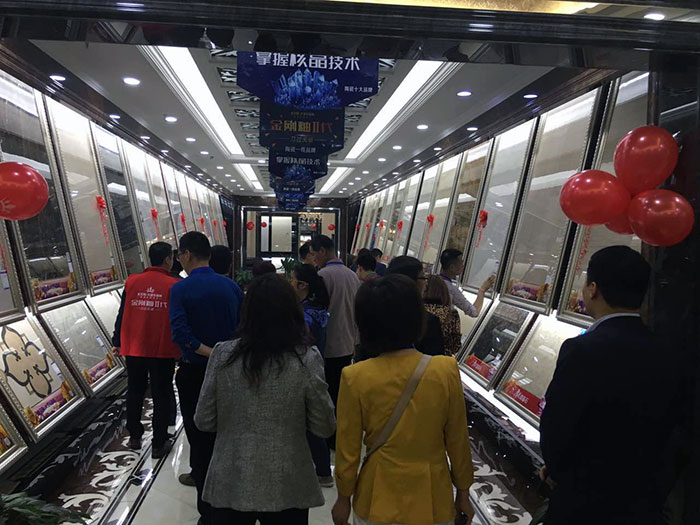 10參會嘉賓參觀西安91香蕉视频在线下载陶香蕉成人APP在线下载專賣店