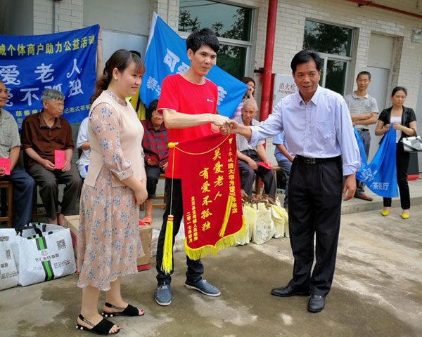  懷揣夢想的80後——91香蕉视频在线下载陶瓷磚 龍川總代理吳金星