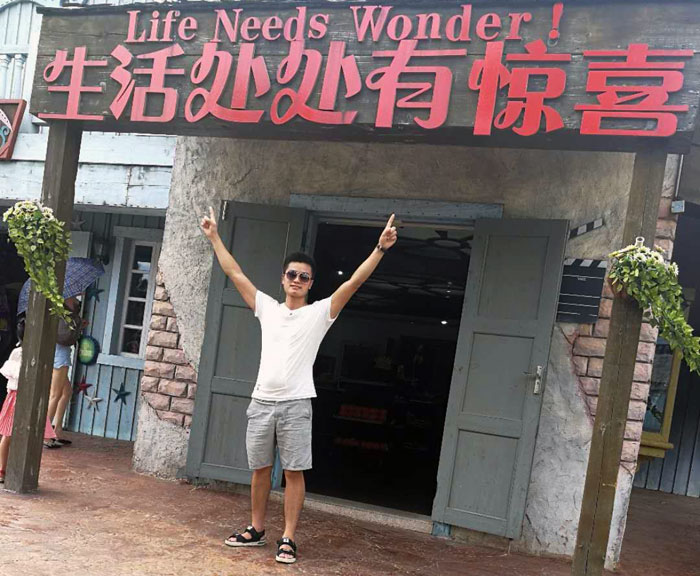 身為年輕一代的90後，但他看起來卻比同齡人多了那份沉穩，他就是本次專訪的新聞人物——湖南嶽陽總代理秦誌雄。